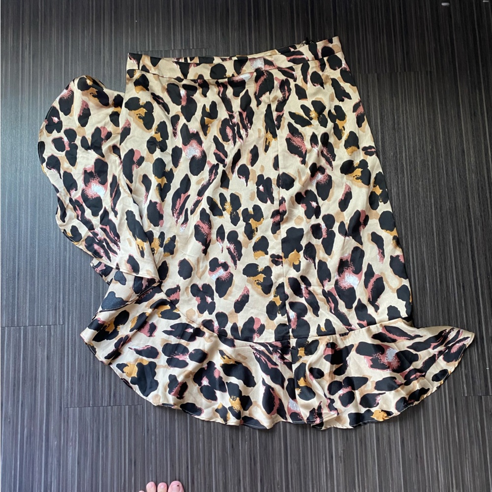 Midi Ruffled Cheetah Skirt with Slit